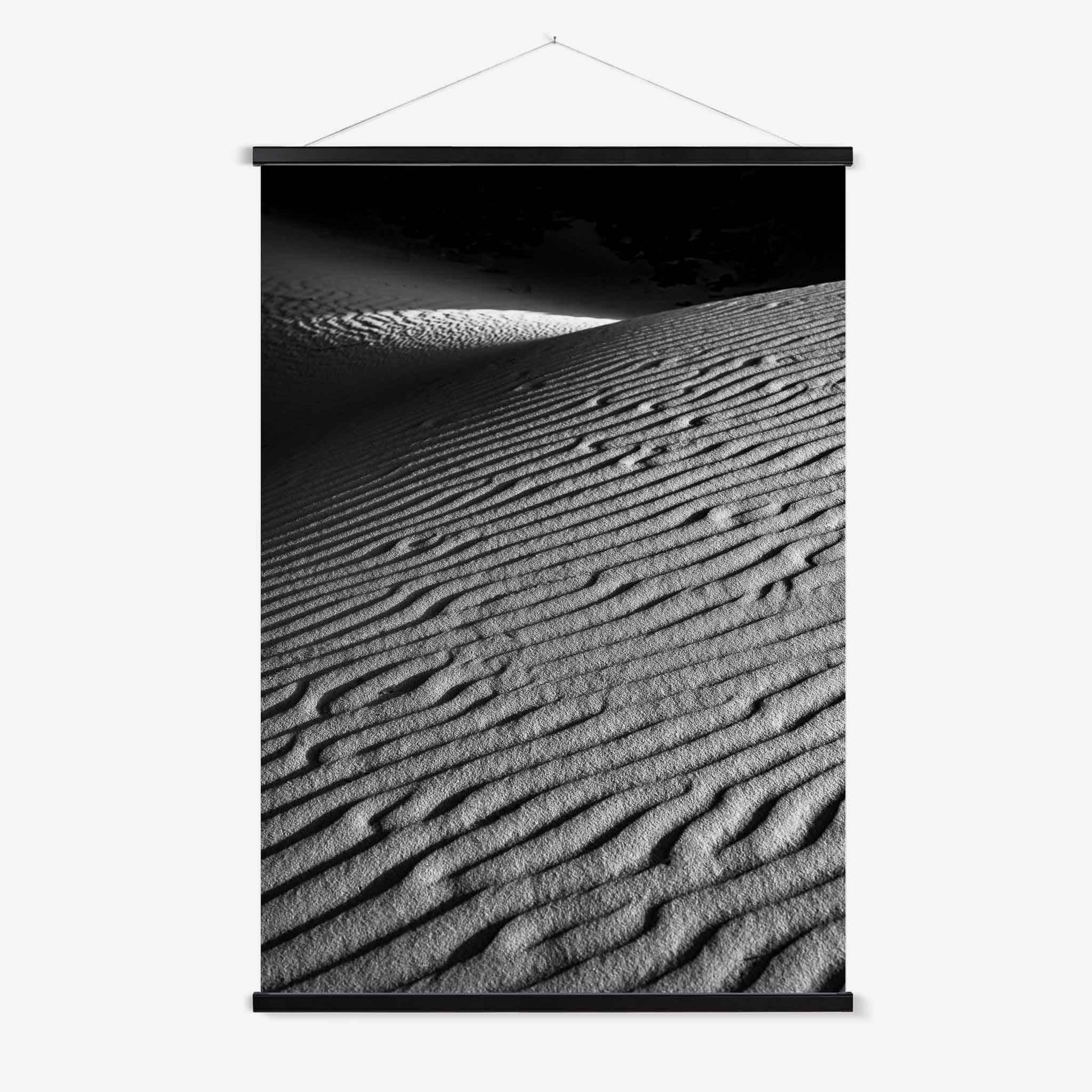 Shadow and light in the Sahara Hanger Black